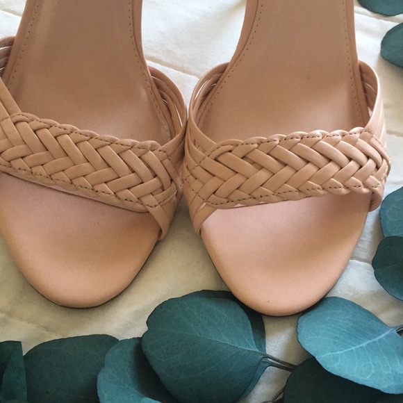 Joyce Azria Avec Les Filles pink leather heels - Picture 4 of 6